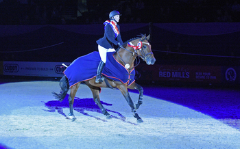 Horse Victory's Fayot wins Foxhunter Championships